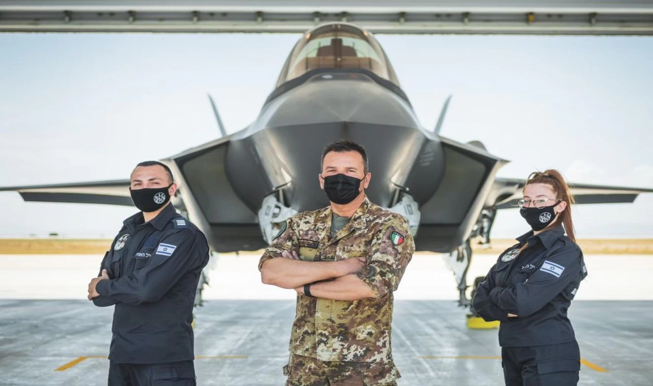 Κεραυνοβόλα stealth επίθεση στο Ιράν: Για πρώτη φορά F-35 Adir εκτός Ισραήλ στην μεγαλύτερη έως τώρα "άσκηση 5ης γενιάς"- Νέες μαζικές εκρήξεις στην Τεχεράνη! (βίντεο)